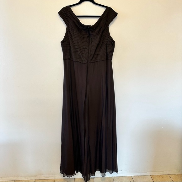 Tadashi Shoji Plus Size Brown Evening Dress - Picture 4 of 9